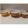 Image 4 : Pyrex 3 piece bowl set