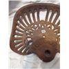 Image 5 : The rake cast iron antique seat