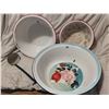 Image 1 : 3 enamel bowls, 2 large & scoop