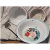 Image 2 : 3 enamel bowls, 2 large & scoop
