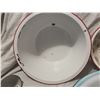 Image 5 : 3 enamel bowls, 2 large & scoop