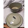 Image 3 : 9" enamel pot & hand made egg picking basket