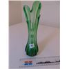 Image 2 : 881 NANCO TAIWAN GREEN BLOWN GLASS VASE