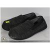 Image 1 : SIZE 11 SLIPPERS