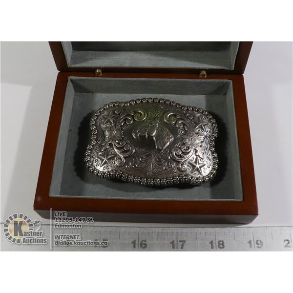 VINTAGE SILVER HORSE BUCKLE IN WOOD BOX