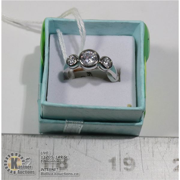 3 STONE ENGAGEMENT RING NEW  (16)