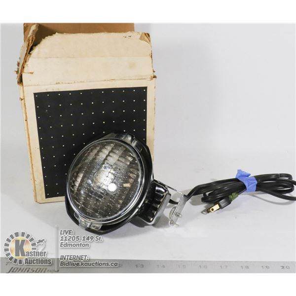 ANTIQUE BELL & HOWELL MOVIE LIGHT- NO. 39891-