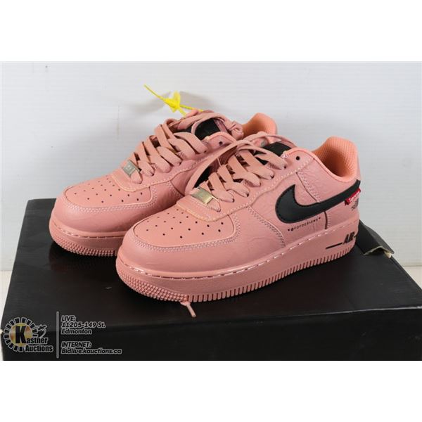 WOMENS NIKE BASKET BALL SHOES SIZE 5.5