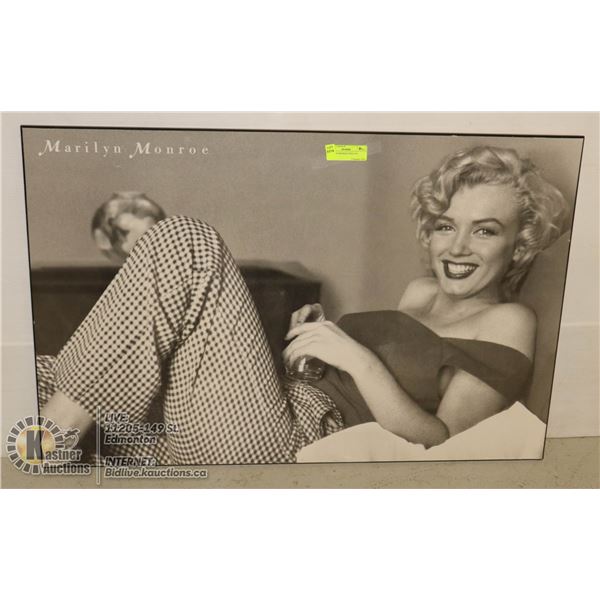 MARILYN MONROE POSE NO1