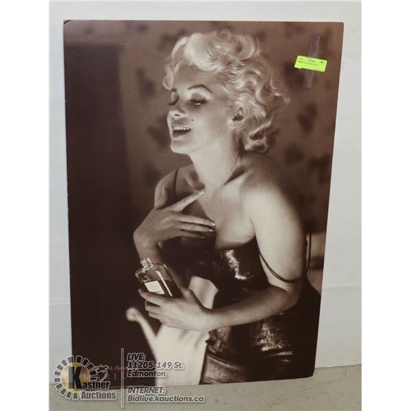 MARILYN MONROE POSE NO3