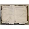 Image 1 : SET OF 2 ROOTS WHITE XL BATH TOWELS (EACH MEASURE: 68"L X 36"W)