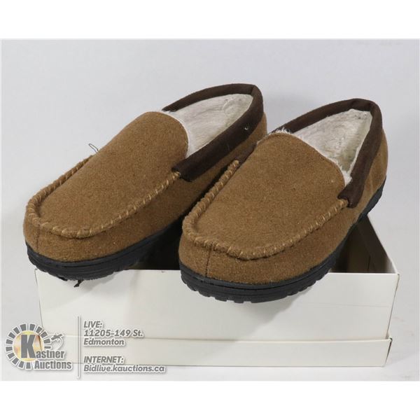 SIZE US 9 MENS SLIPPERS