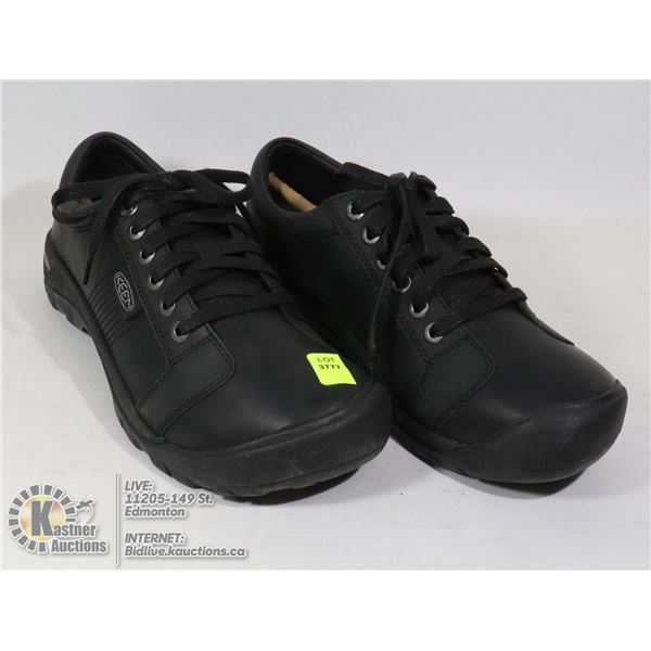 SIZE US 10 MENS SHOES