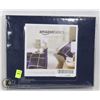 Image 1 : AMAZON BASICS PILLOW CASE SET