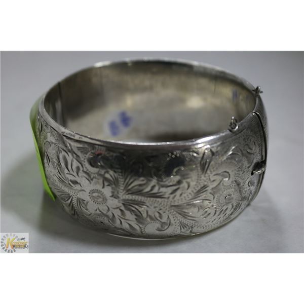 VINTAGE STERLING SILVER BRACELET WITH DESIGN