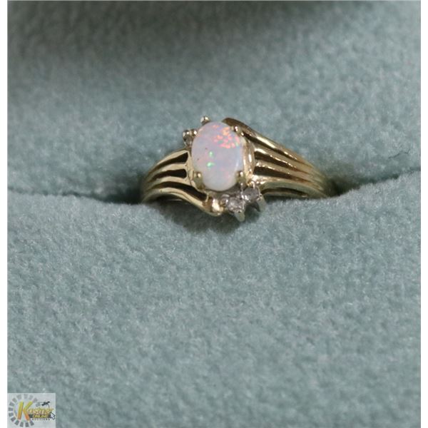 10 KT GOLD OPAL AND 4 DIAMOND RING