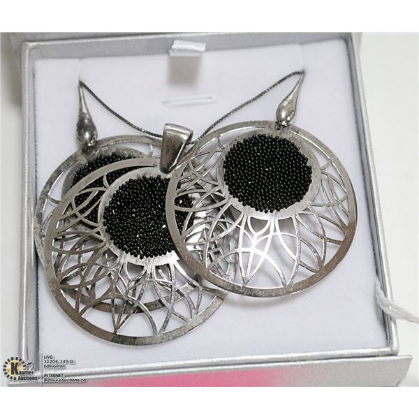 925 SILVER PENDANT AND NECKLACE SET. NEW