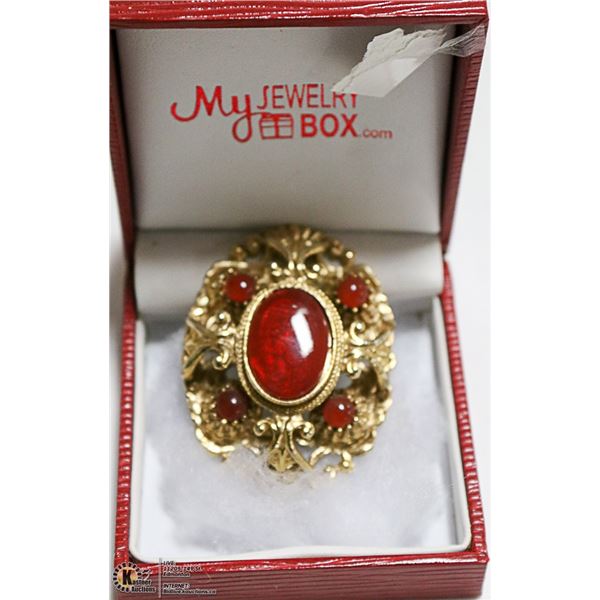 LARGE GOLD BROOCH TWO TIERS WITH AMBER STONES