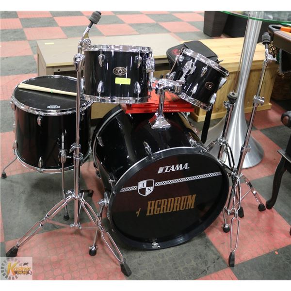 TAMA IMPERIALSTAR DRUM KIT - GLOSS BLACK WITH