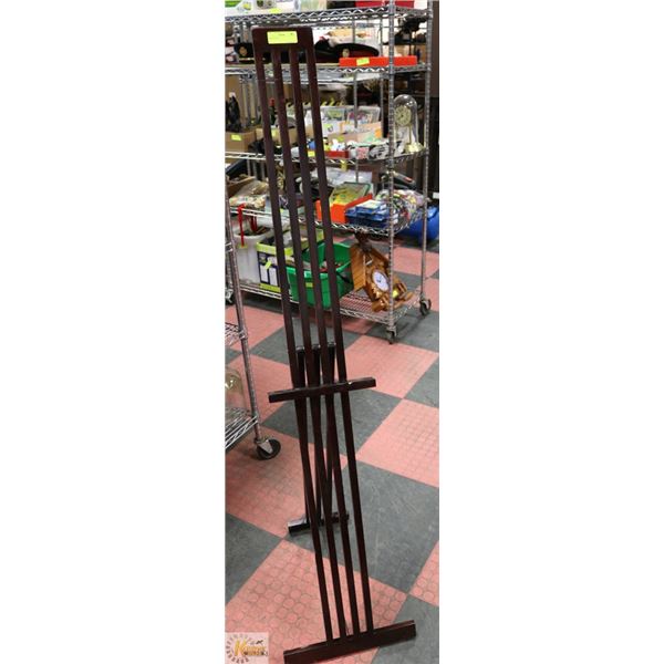 WOOD EASEL