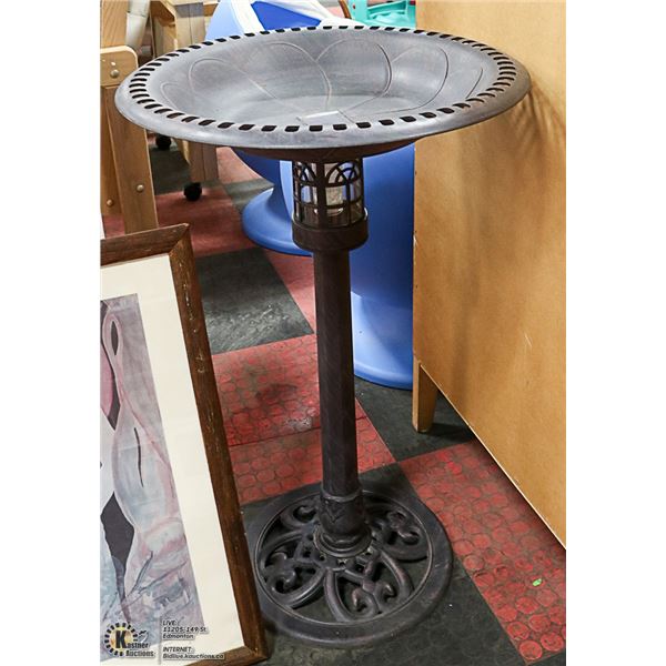 BIRD BATH GARDEN/YARD DECOR (HAS SLIGHT REPAIR)