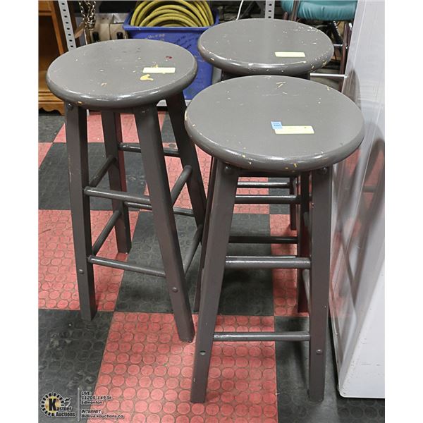 SET OF 3 SOLID WOOD GREY BAR HEIGHT STOOLS