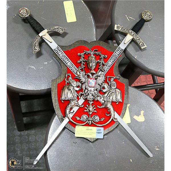 VINTAGE COAT OF ARMES WALL PLAQUE COLLECTIBLE