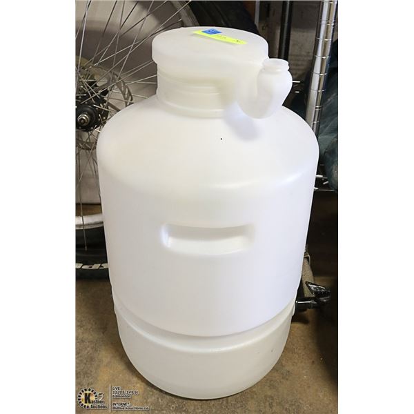1 PLASTIC WINE CARBOY