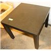 Image 1 : SMALL BLACK TABLE 21.5"X21.5"X17.5"