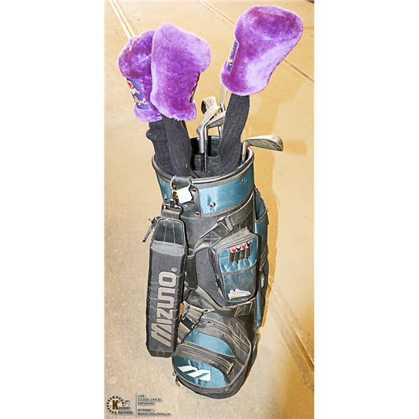 SET OF GOLD CLUBS AND BAG