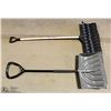 Image 1 : SNOW SHOVELS