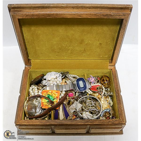 JEWELRY BOX BROWN WITH STUDS FULL OF JEWELRY