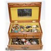 Image 1 : BROWN MUSIC BOX FULL OF JEWELRY