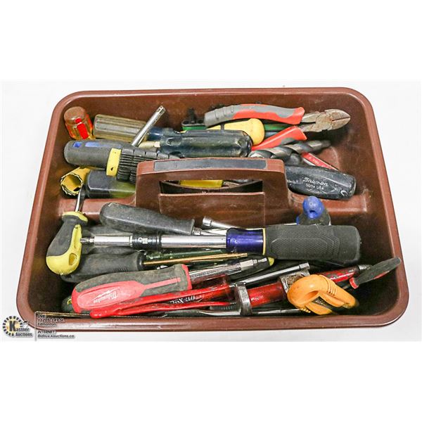 BROWN TRAY OF SCREW DRVERS