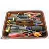 Image 1 : BROWN TRAY OF SCREW DRVERS