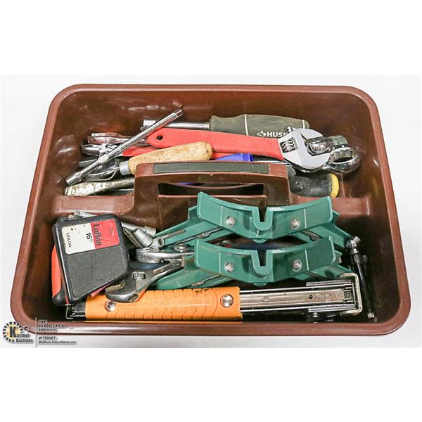 BROWN TRAY OF ASSORTED TOOLS