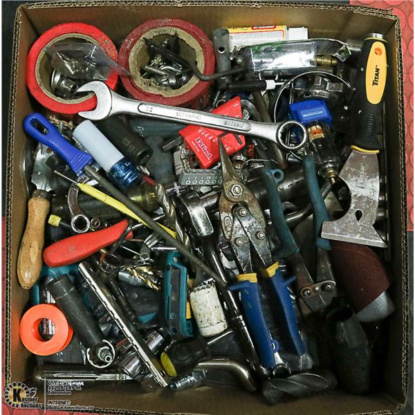 TRAY OF ASSORTED TOOLS