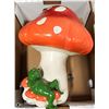 Image 1 : BOX WITH LARGE DECORATIVE MUSHROOM WITH