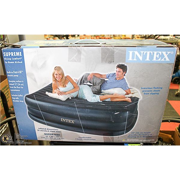 INTEX QUEEN AIRBED W/PUMP