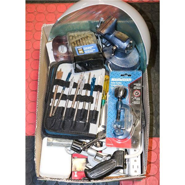 TRAY OF ASSORTED TOOLS