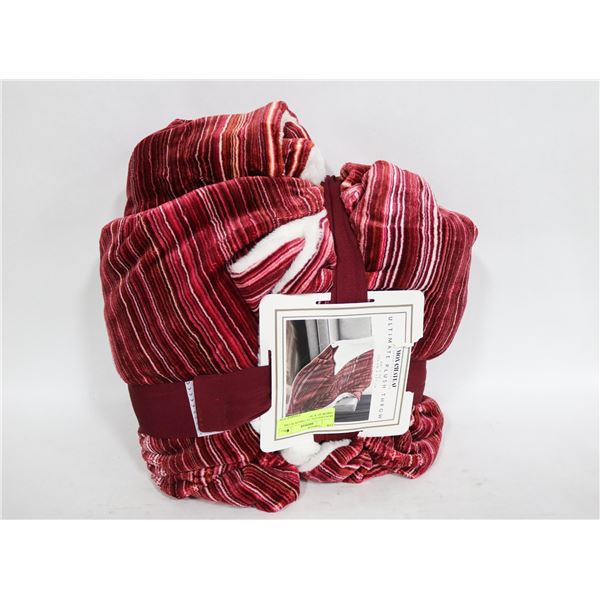 MON CHATEAU ULTIMATE PLUSH THROW 60" X 70"