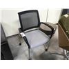 Image 1 : GREY/BLACK KIMBALL MOBILE CLIENT CHAIR