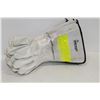 Image 1 : 6 PAIR OF WATSON WELDING GAUNTLET GLOVES SIZE MEDIUM
