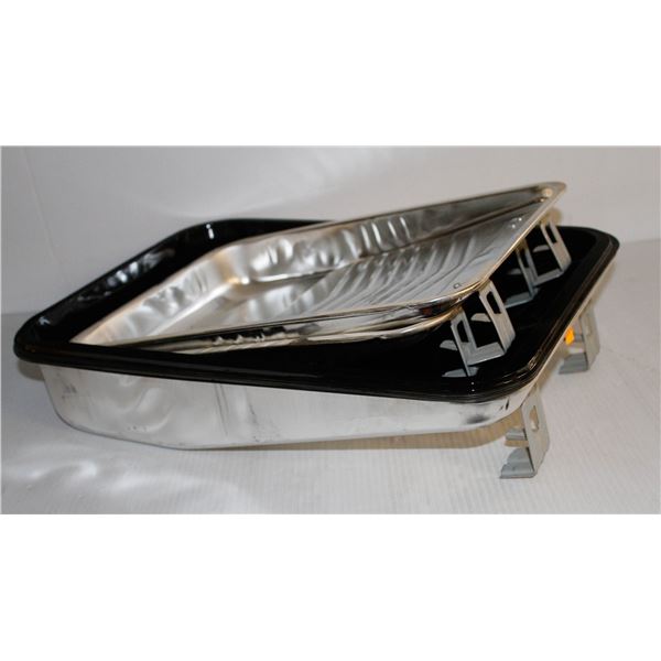 LOT OF ASSORTED PAINT TRAYS & LINERS