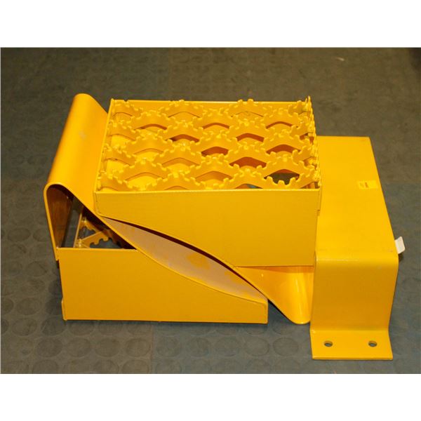 SET OF METAL ICE CHOCKS WITH BRACKET