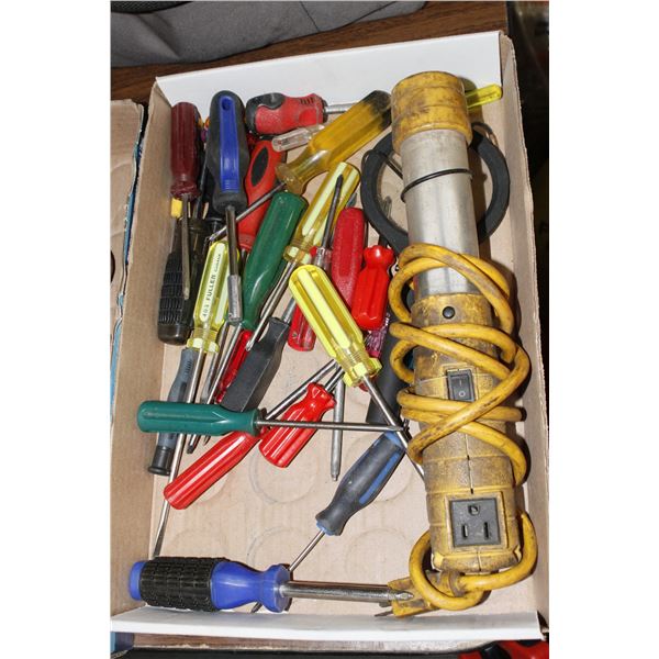FLAT OF ASSORTED SCREWDRIVERS WITH TROUBLE LIGHT