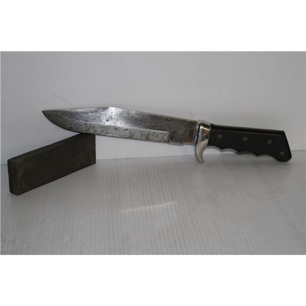 STAINLESS HUNTING KNIFE 9-1/2 INCH BLADE WITH SHARPENING STONE