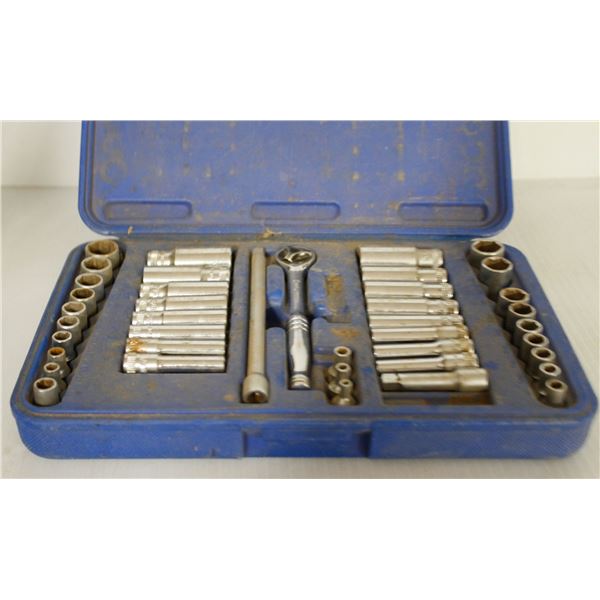 32PC SOCKET SET WITH HARD CASE