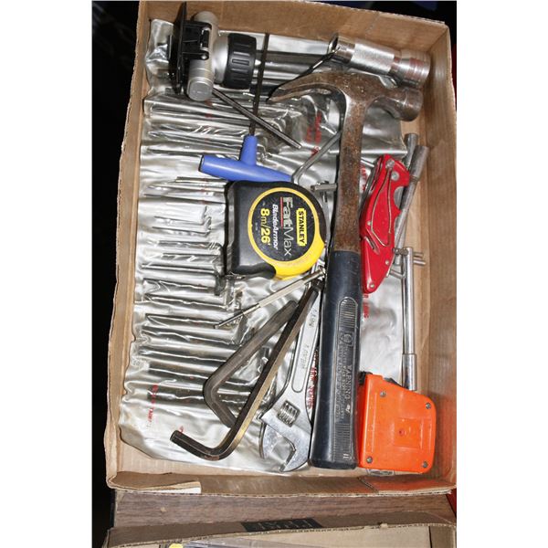 FLAT OF ASSORTED TOOLS INCLUDES: HEX KEYS, STANLEY FATMAX TAPE, MILWAUKEE KNIFE AND MORE