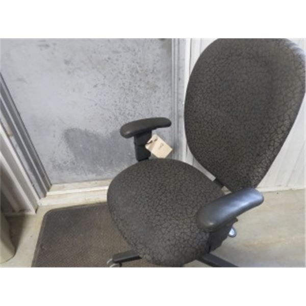 OFFICE CHAIR (BLACK)